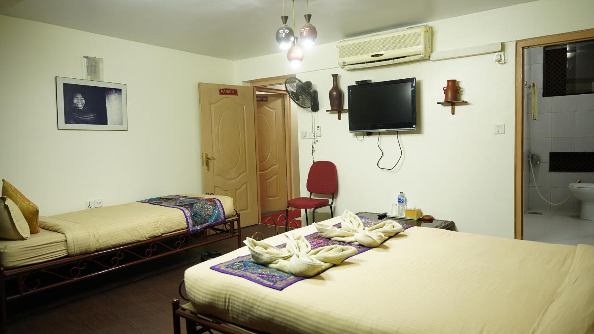 Cosy Hotel Bhaktapur Bagian luar foto